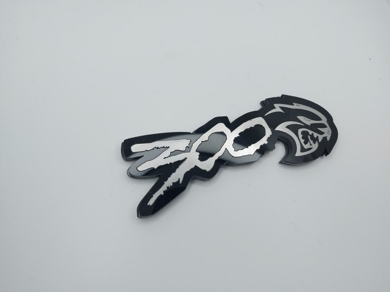 DODGE ラジエーター グリル エンブレムとヘルキャットのロゴ