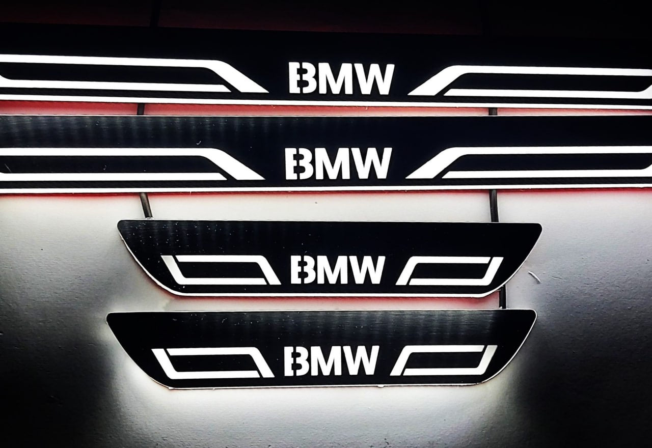 Listwy progowe LED BMW X5 F15 z logo M Performance