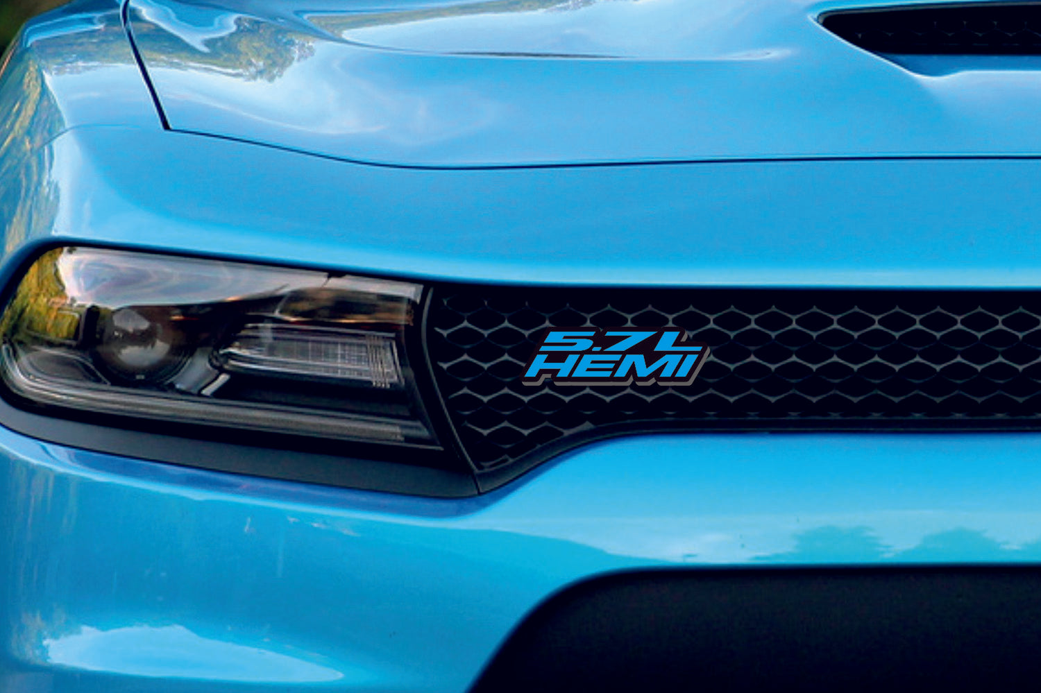 Chrysler Radiator grille emblem with 5.7L Hemi logo Chrysler emblems decoinfabric BLACK LIGHT BLUE