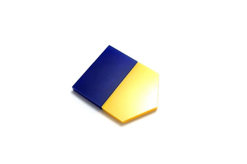 Car emblem badge with flag of Ukraine Country Flag Emblems decoinfabric