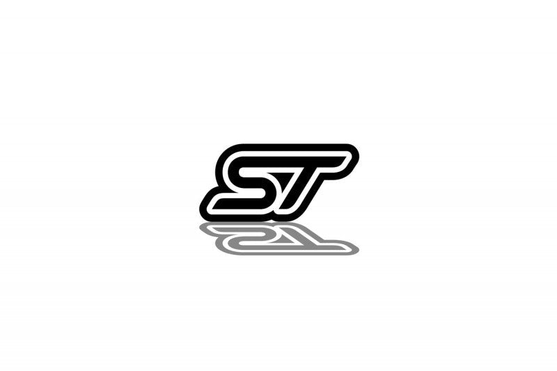 Emblema de la parrilla del radiador de Ford con el logotipo de ST