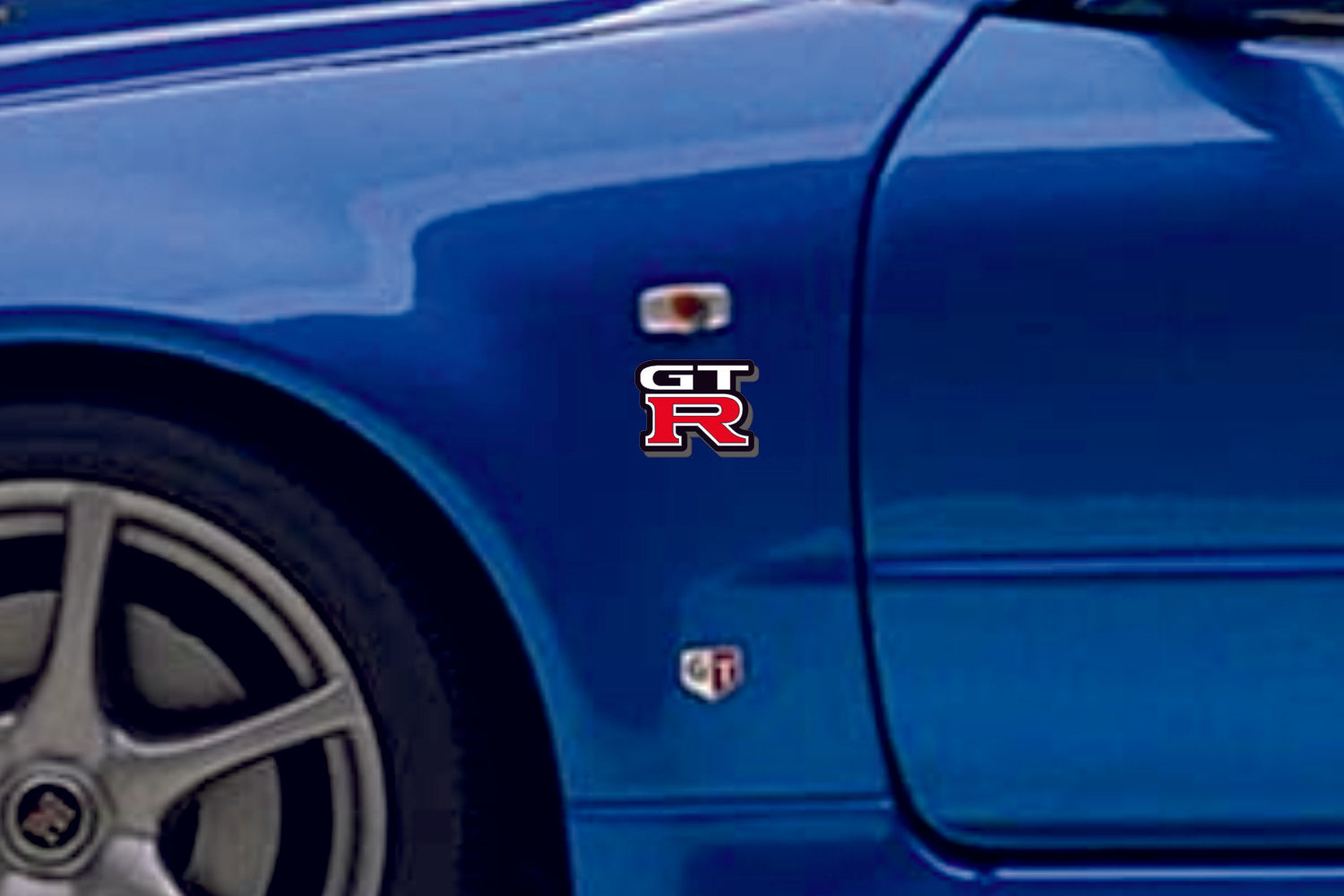 Nissan emblem for fenders with GT-R logo Nissan emblems decoinfabric