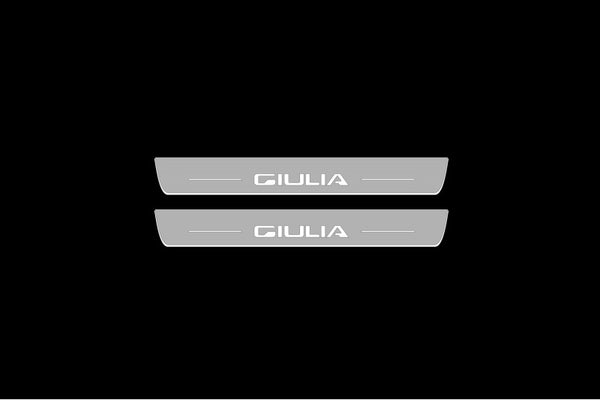 Soleiras das portas em led Alfa Romeo Giulia com logotipo Giulia